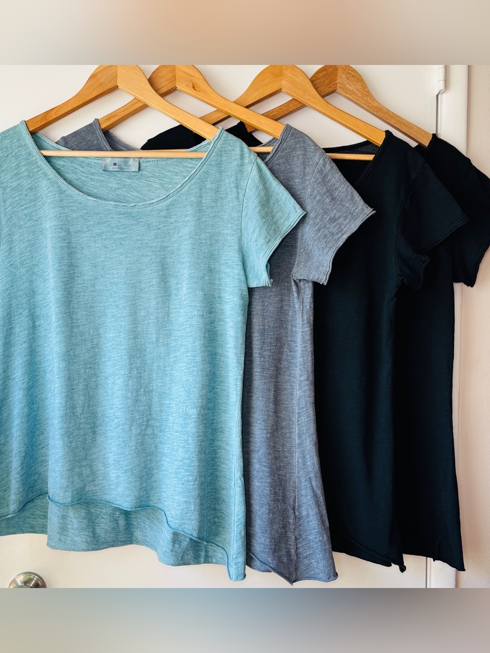 Set of 4 TINA Stephens  Hi Lo Scoop Neck Tee  (BSS126) in Lake, Grey & Black.